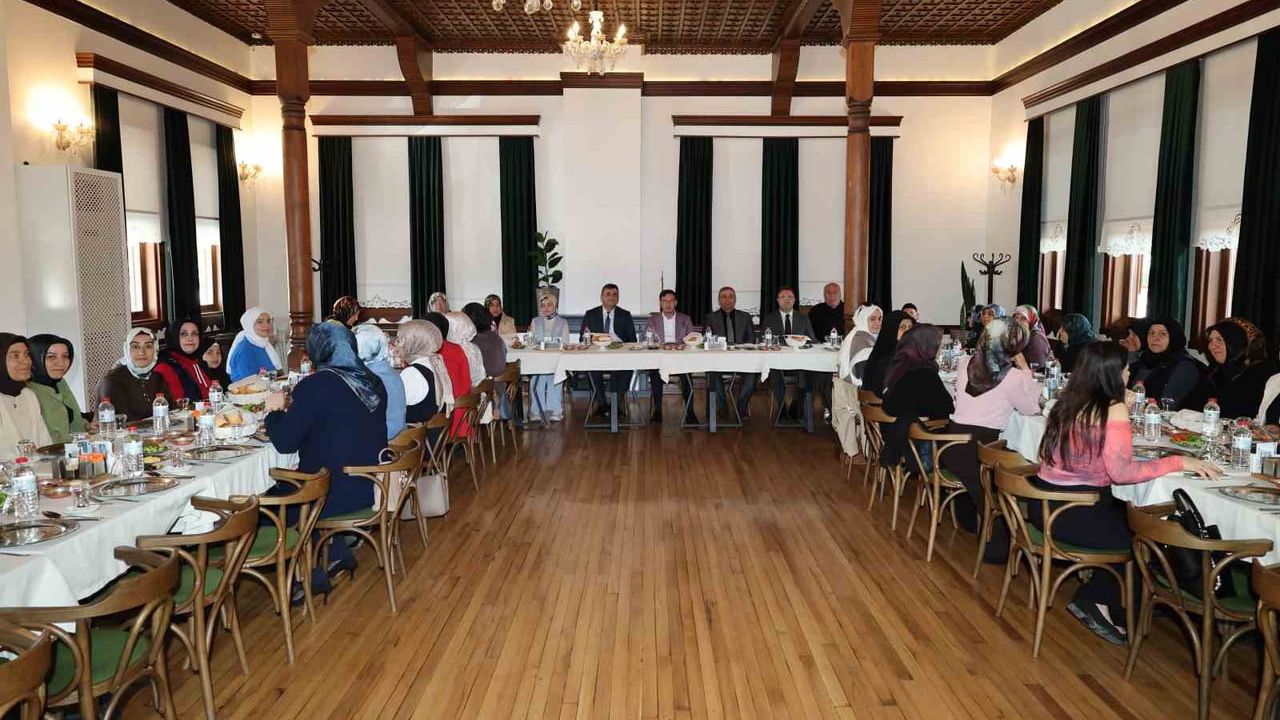 Başkan Yazıcıoğlu Anneler Günü'nde şehit aileleriyle buluştu: 'Bu millet, şehit analarının dualarıyla ayaktadır'