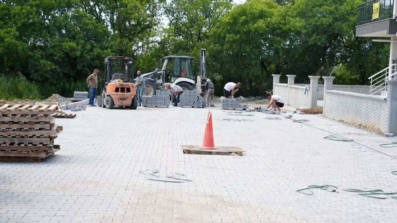 Başkan Zencirci Park Mahallesi'ndeki Parke Taşı Çalışmalarını Yerinde İnceledi