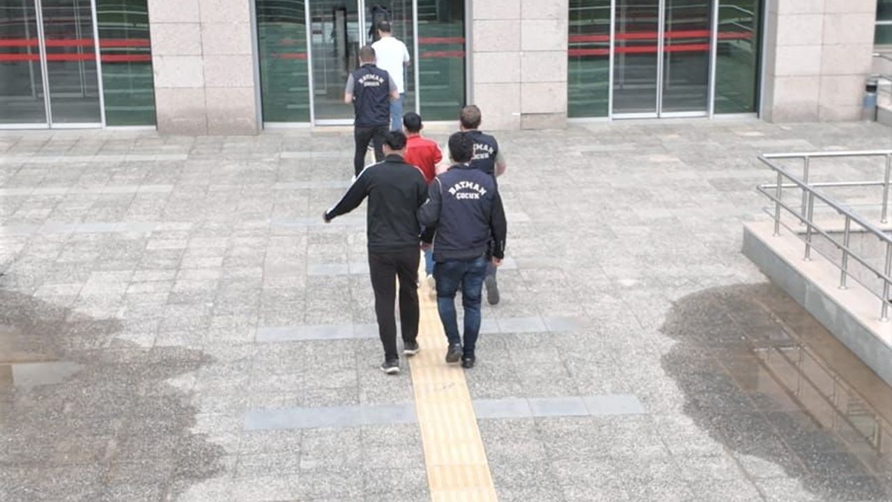 Batman'da inşaat sahasında suçüstü: 2 hırsızlık şüphelisi tutuklandı