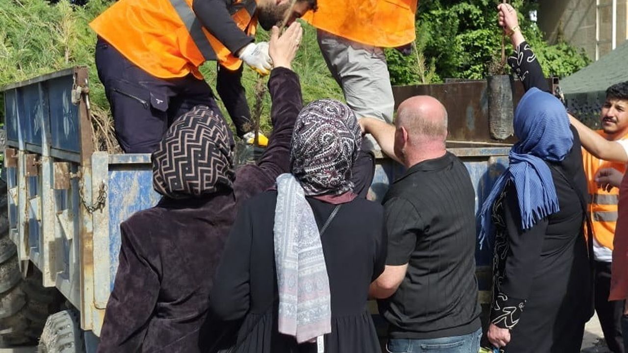 Batman’da mezarlıklarda 'Geçmişe Vefa Geleceğe Nefes' Projesi Başlatıldı