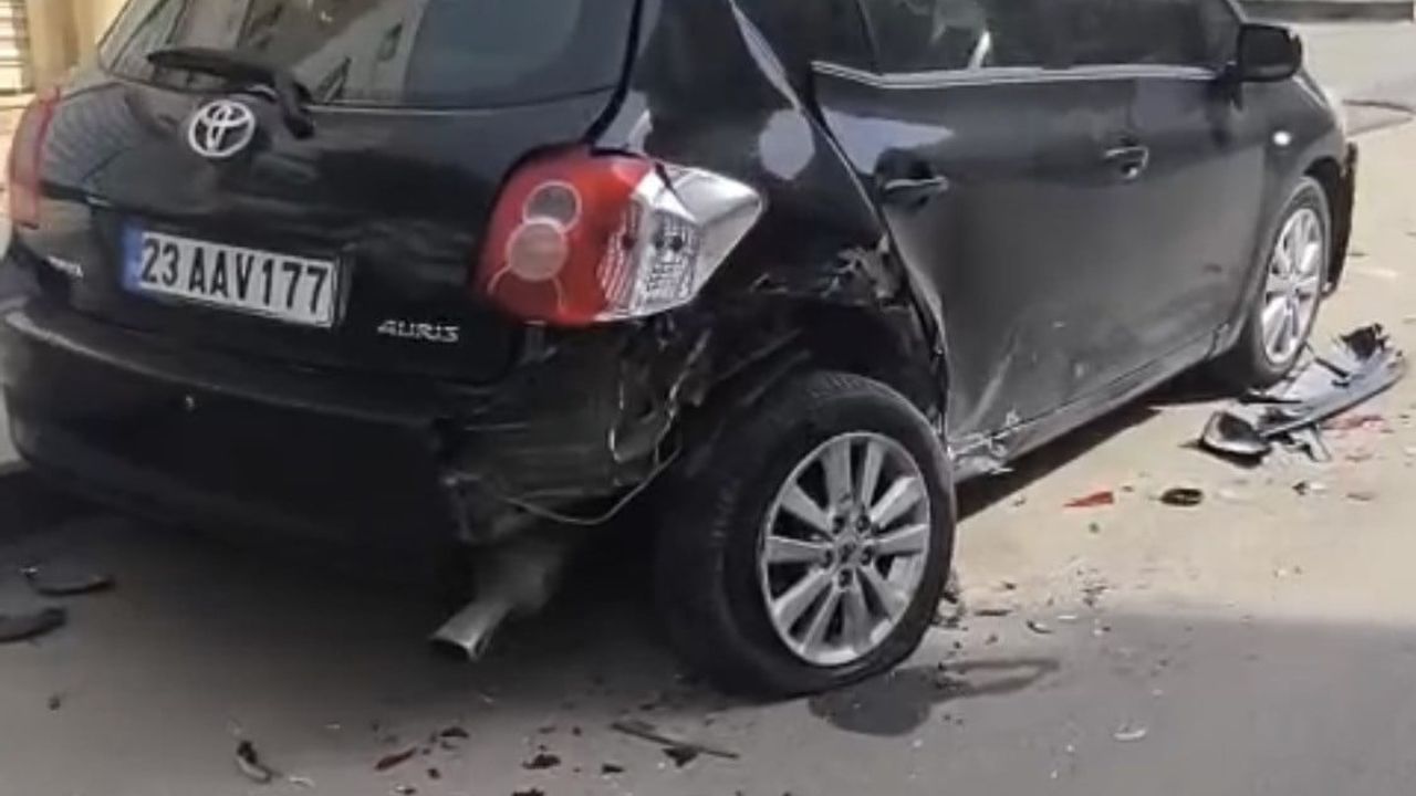 Batman'da Park Halindeki 5 Otomobile Çarpan Sürücü Aracını Bırakarak Kaçtı