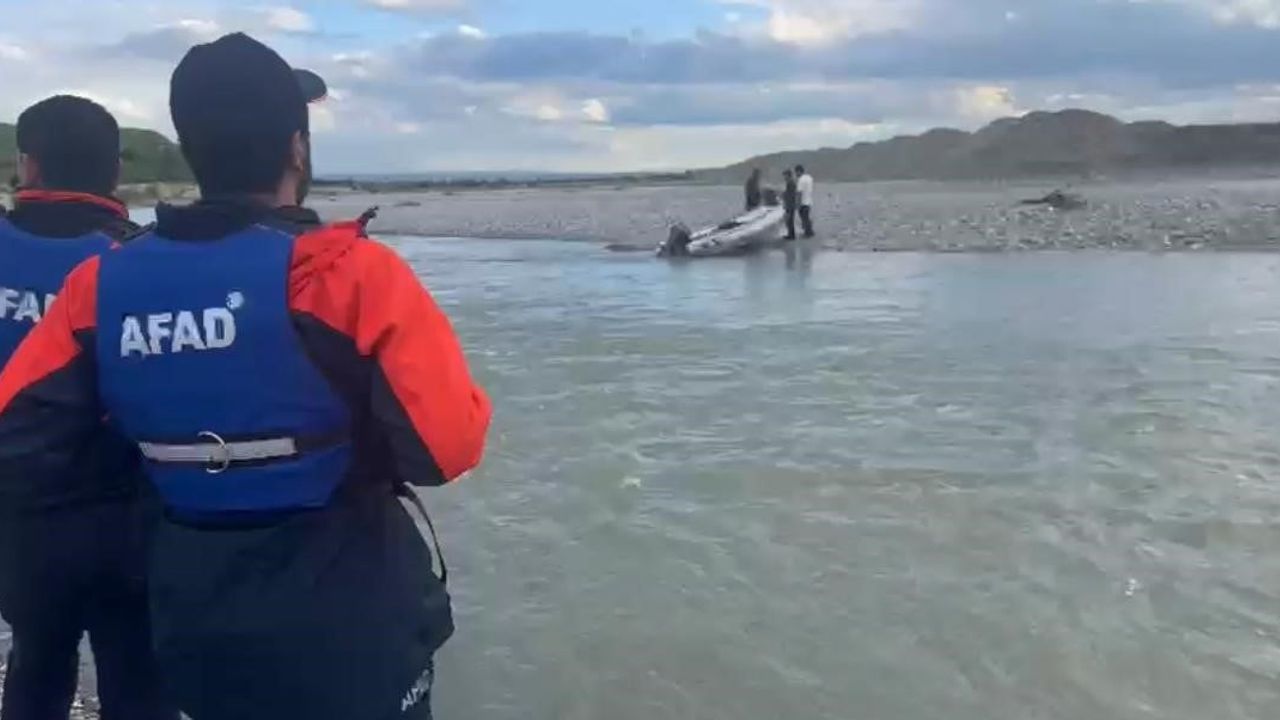 Batman'da Şerbetli köyü civarında su yükselmesi nedeniyle mahsur kalan vatandaşlar itfaiye tarafından kurtarıldı