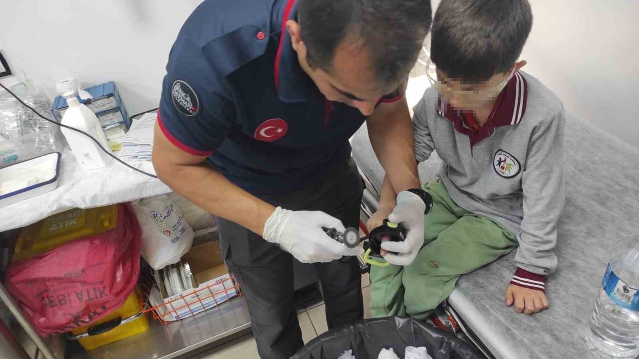 Batman'da su matarasına sıkışan öğrencinin parmağı hastanede itfaiye tarafından çıkarıldı