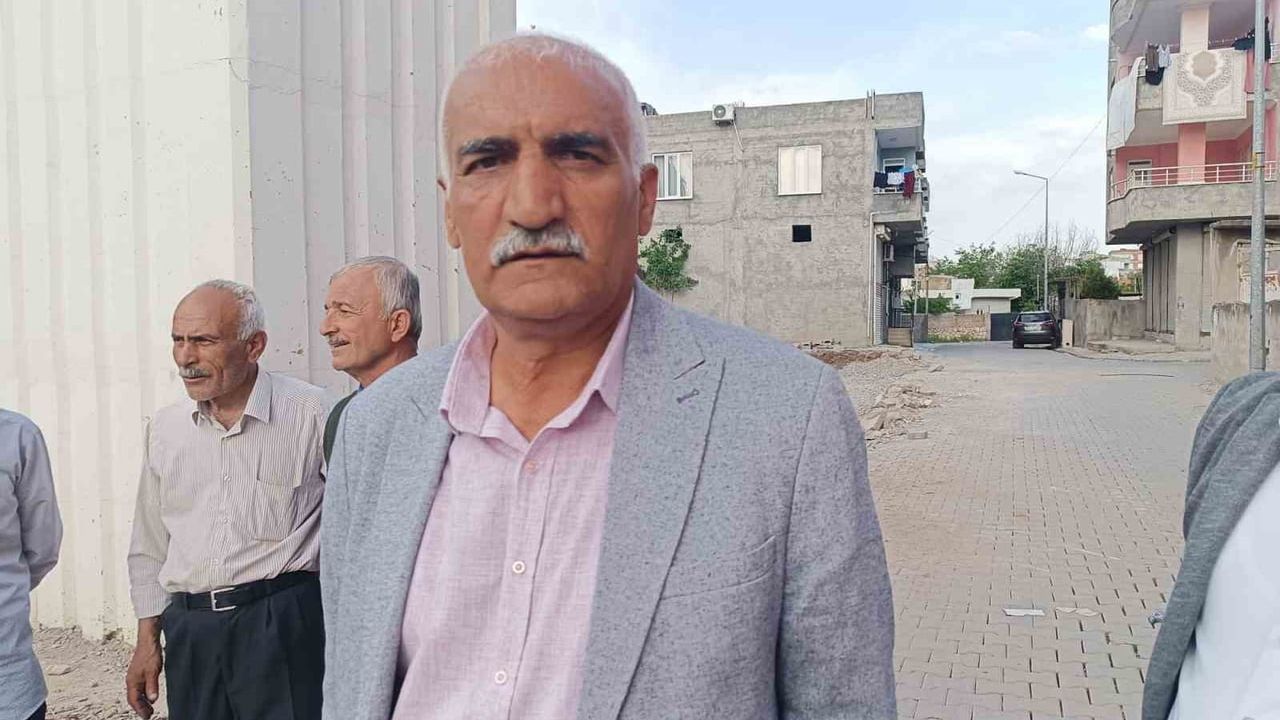 Batman’da yaklaşık 50 yıllık cami yıkıldı; minaresi ayakta kaldı