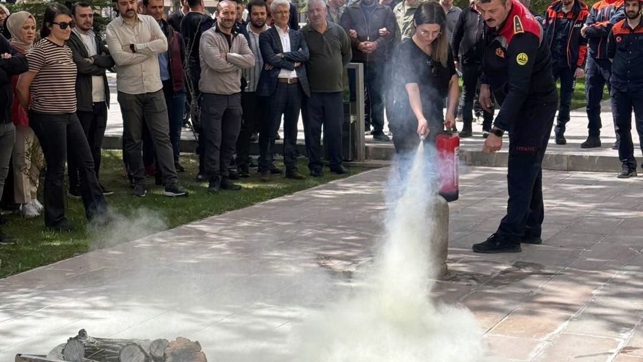 Bayburt Adliyesi Personeline İtfaiye Tarafından Yangın Eğitimi