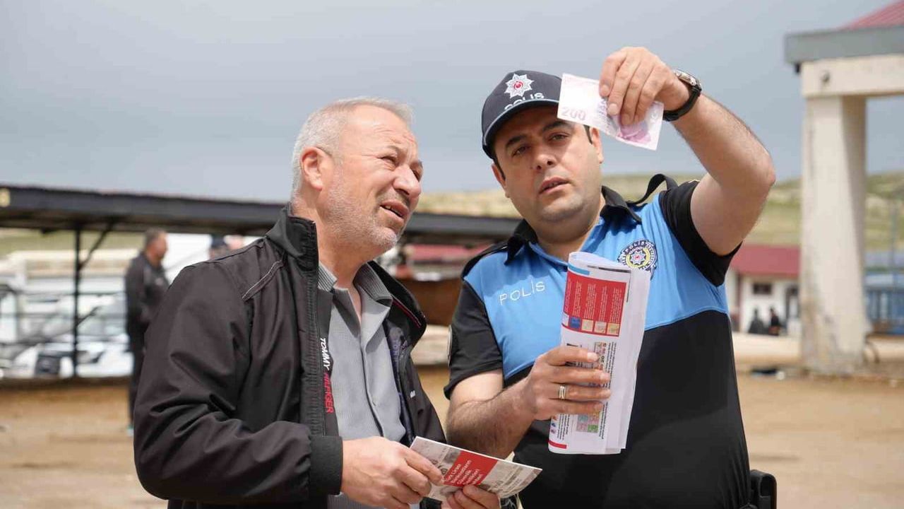 Bayburt Canlı Hayvan Pazarı'nda Kurban Arifesinde Hareketlilik