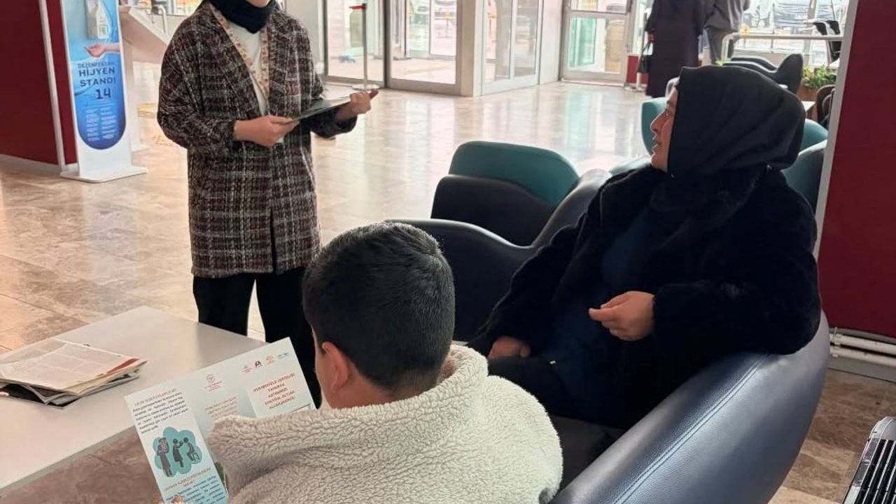 Bayburt Devlet Hastanesi'nde 5 Mayıs Dünya Astım Günü etkinliği: Hastalar ve personel bilgilendirildi