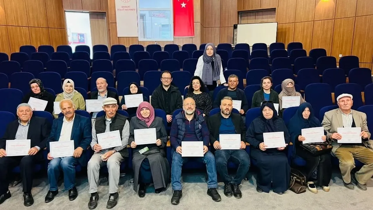Bayburt Devlet Hastanesi'nde Diyabet Okulu Eğitimleri Sürüyor
