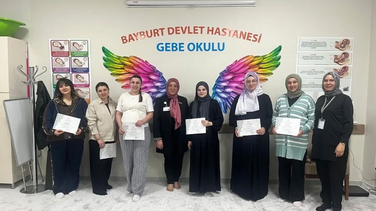 Bayburt Devlet Hastanesi'nde Gebe Okulu eğitim programı düzenlendi