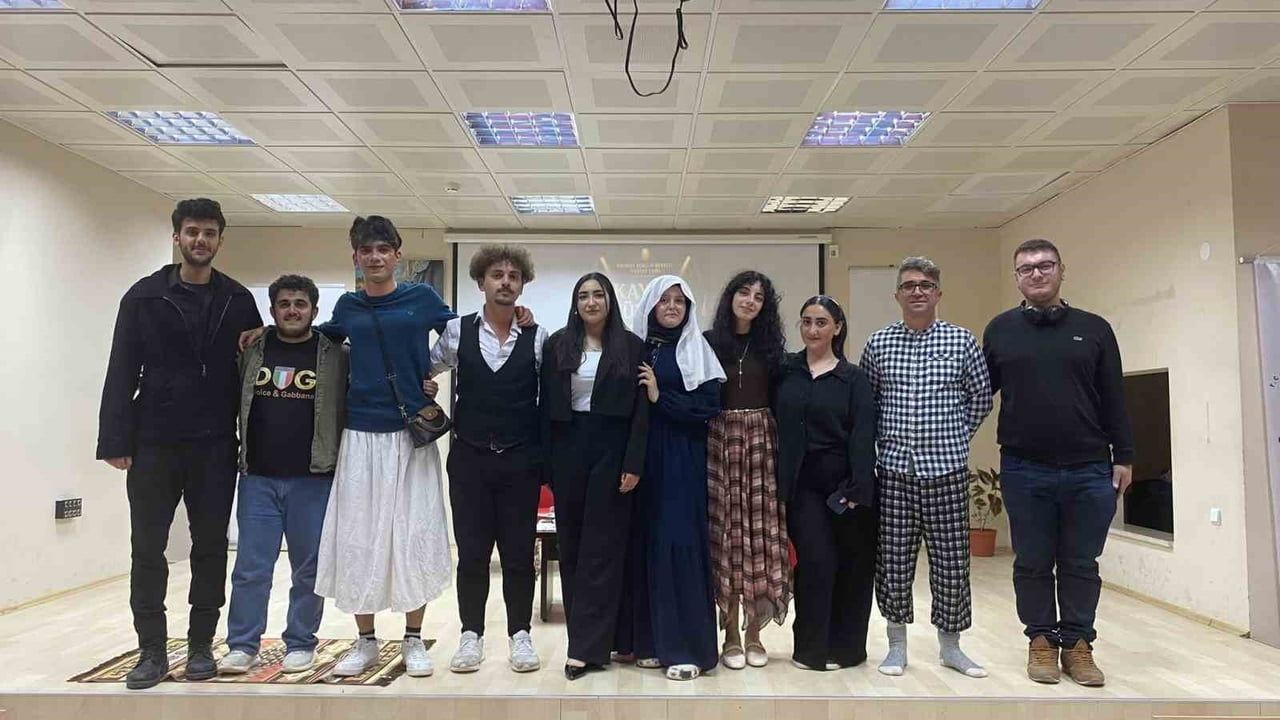 Bayburt Gençlik Merkezi Tiyatro Ekibi 'Kayıp Yüzük' ile Sezon Finali Yaptı