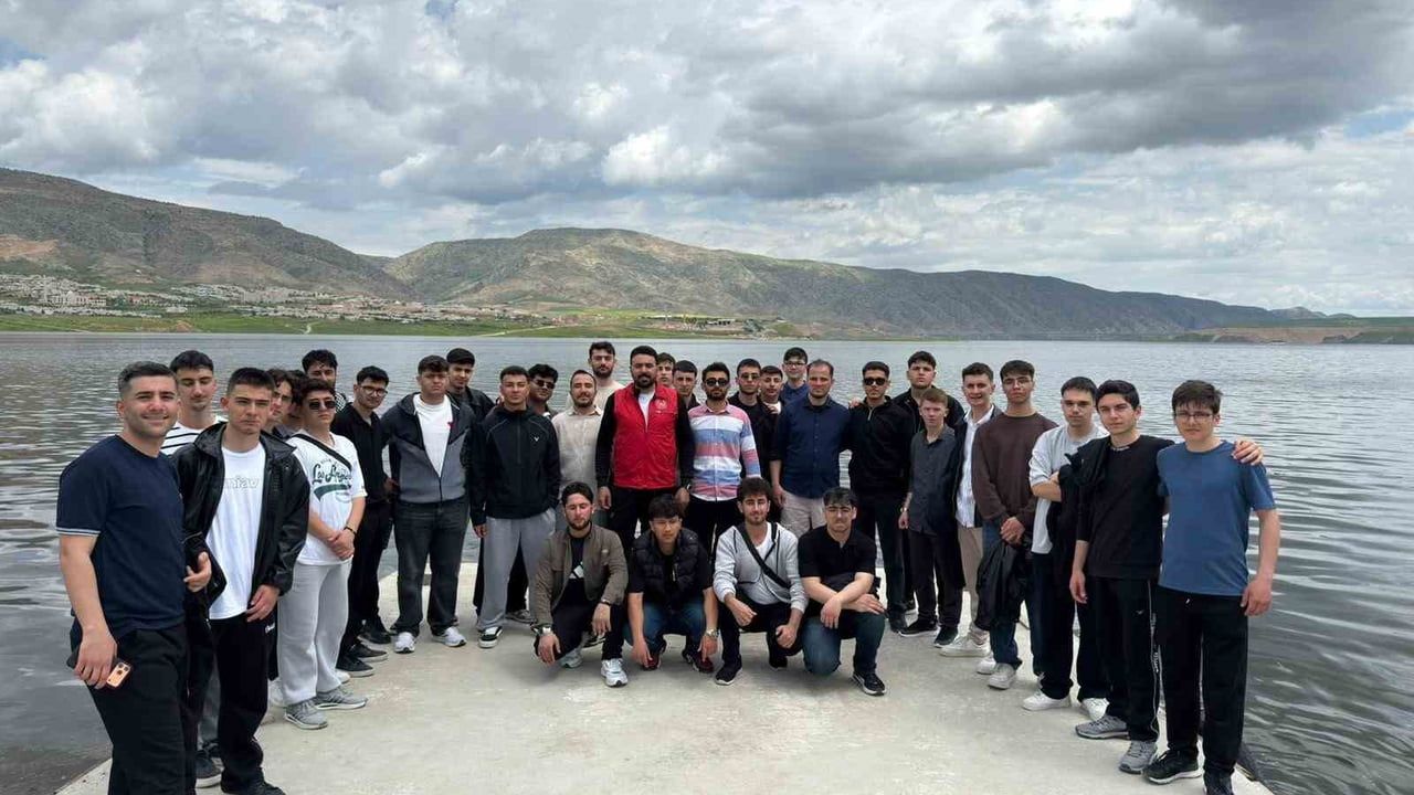 Bayburt Gençlik Merkezleri öğrencileri Hasankeyf ve Midyat'i kapsayan kültür ve tarih gezisi gerçekleştirdi
