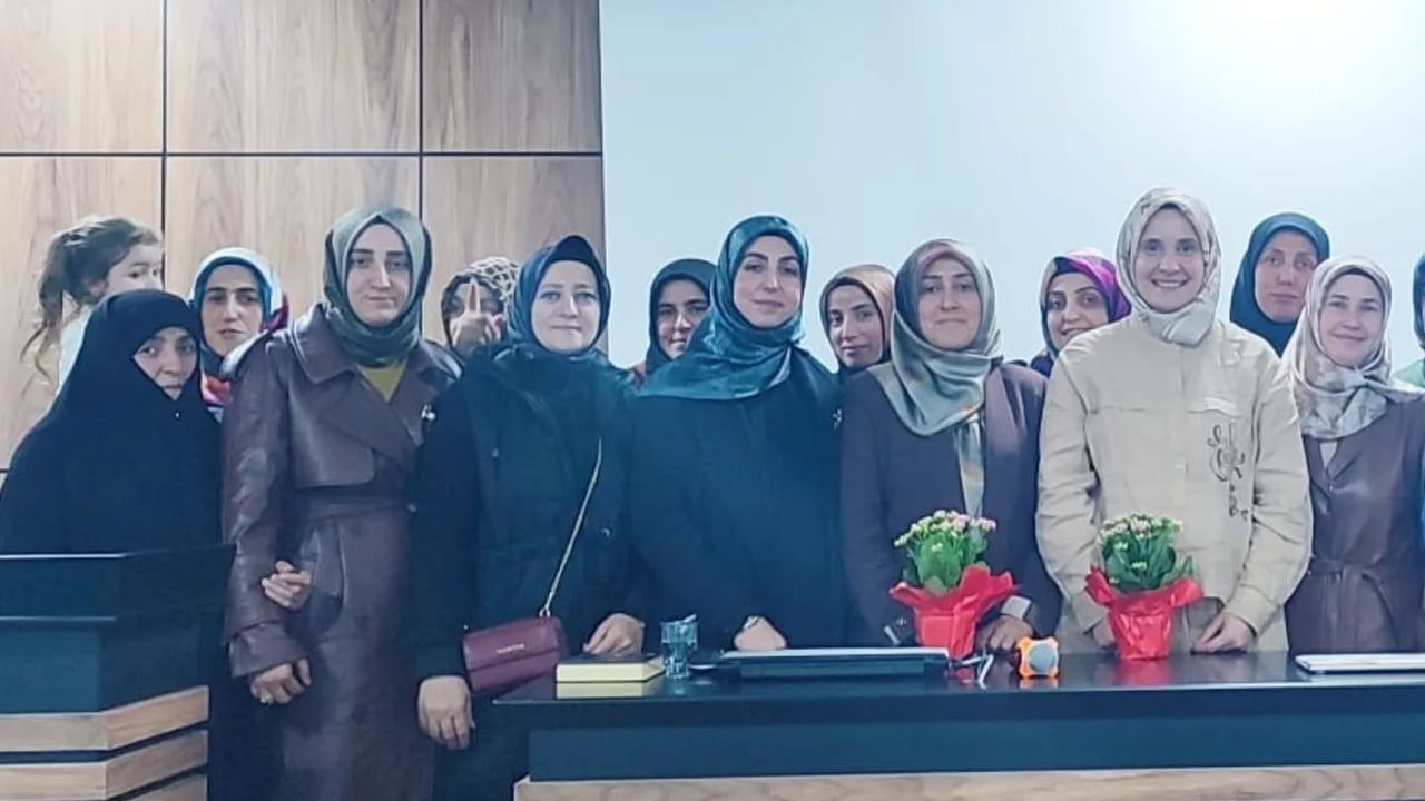 Bayburt İl Müftülüğü Milli Aile Haftası'nda 'Dijital Dünyada Çocuk ve Aile' Söyleşisi