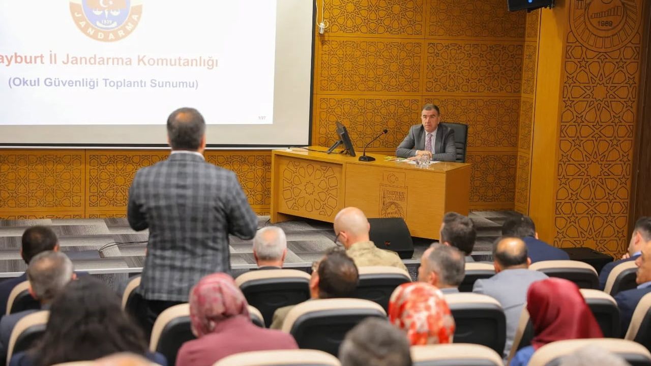 Bayburt İl Yürütme Kurulu, okul güvenliği önlemlerini değerlendirdi