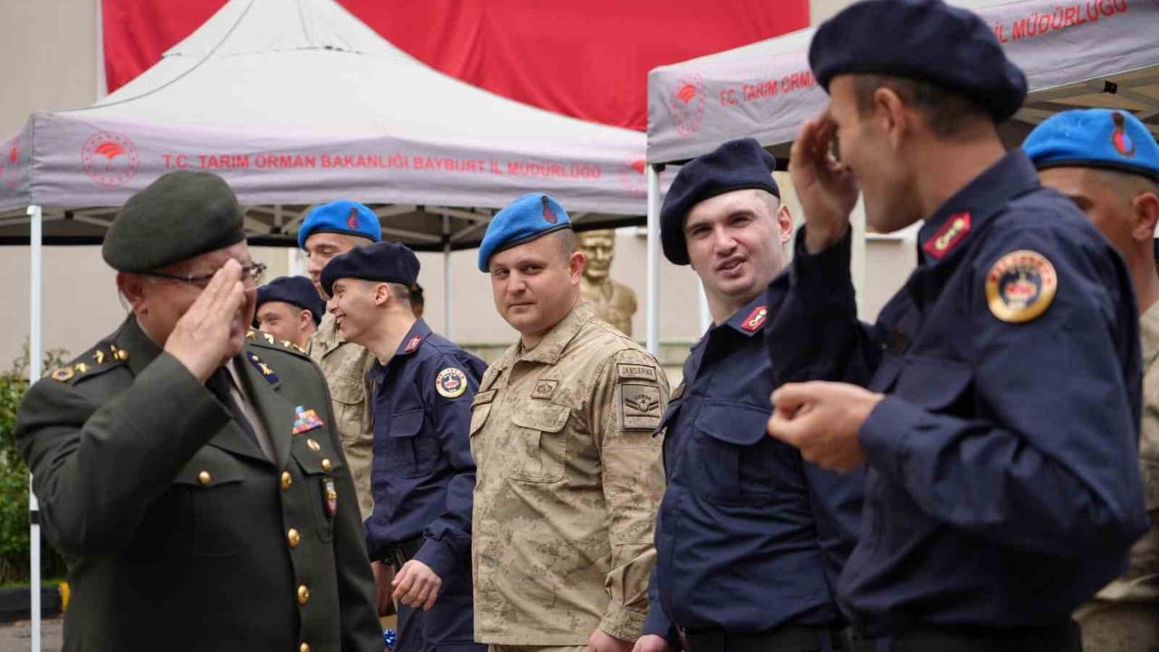 Bayburt'ta 13 engelli vatandaş bir günlük temsili askerlik töreniyle yemin etti