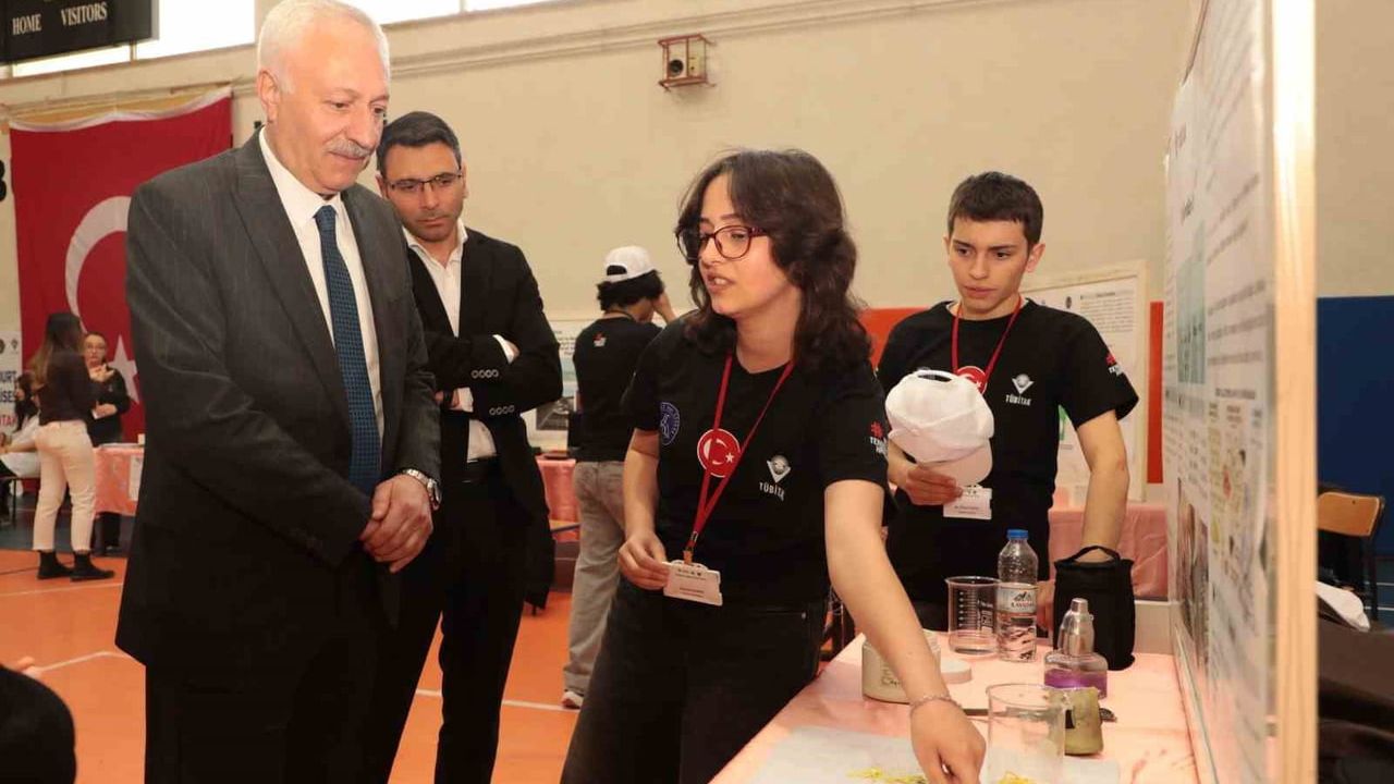Bayburt'ta bilim fuarları ve proje sergileri devam ediyor