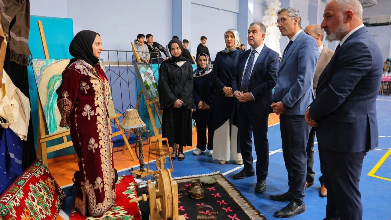 Bayburt'ta Çoruh Kız Mesleki ve Teknik Anadolu Lisesi yıl sonu el emeği sergisi