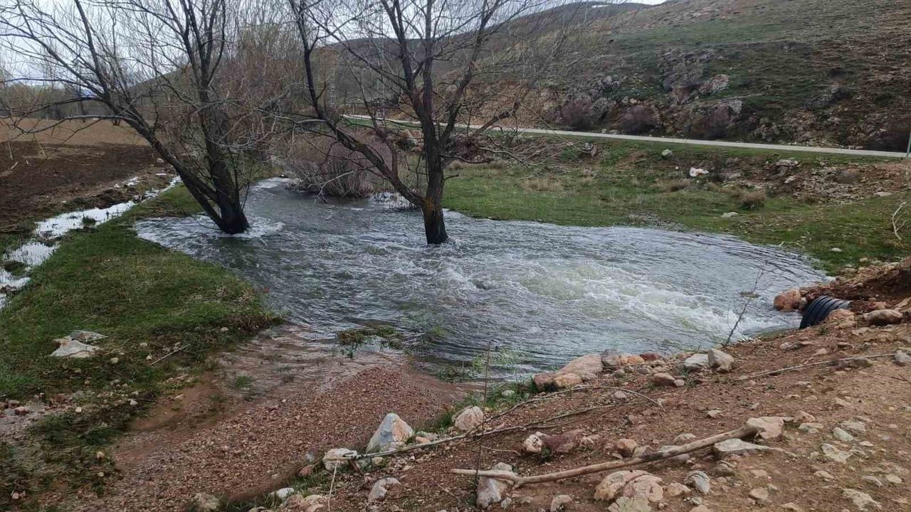 Bayburt’ta DSİ dere yataklarında iş makineleriyle taşkın önlemi aldı