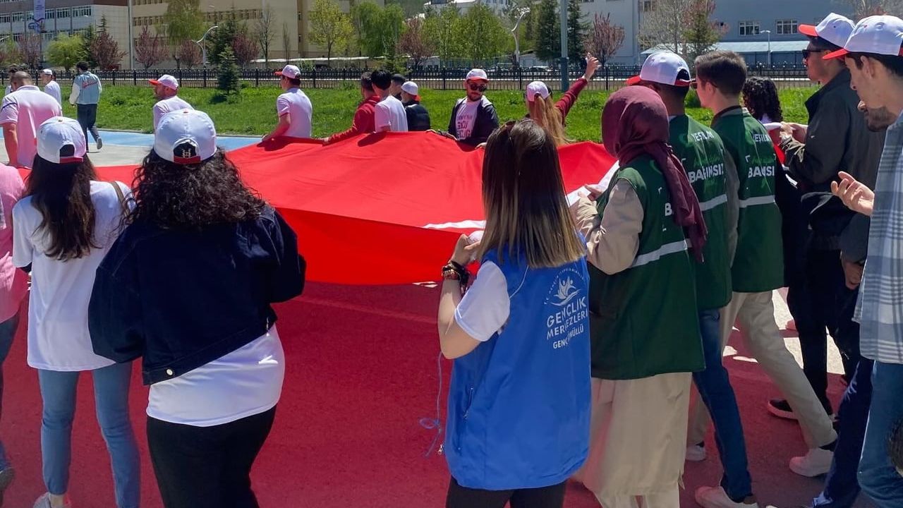 Bayburt'ta Gençlik Yürüyüşü ve Spor Festivali 19 Mayıs Coşkusuyla Gerçekleşti