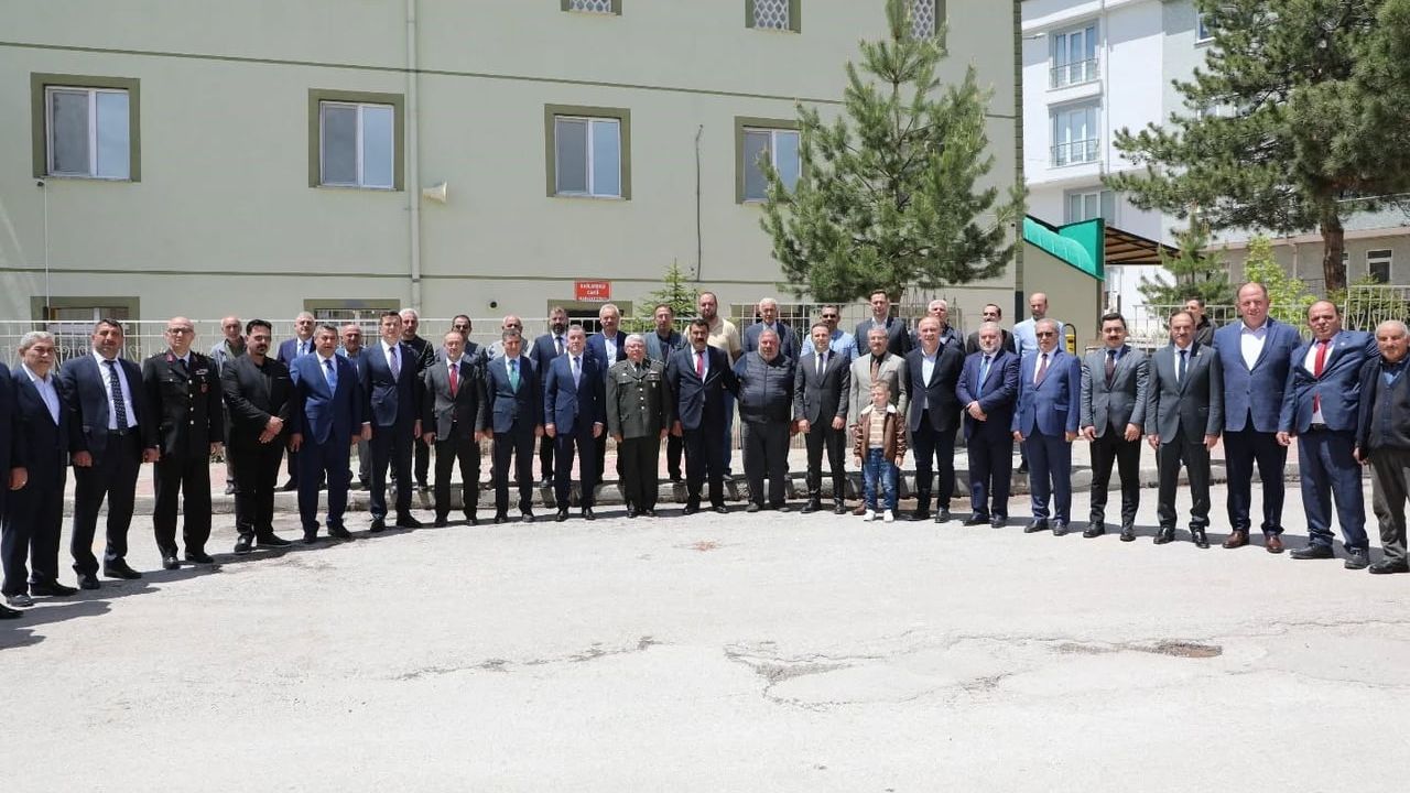 Bayburt'ta Gençosman Mahalle Odası'nda arife günü geleneksel bayramlaşma