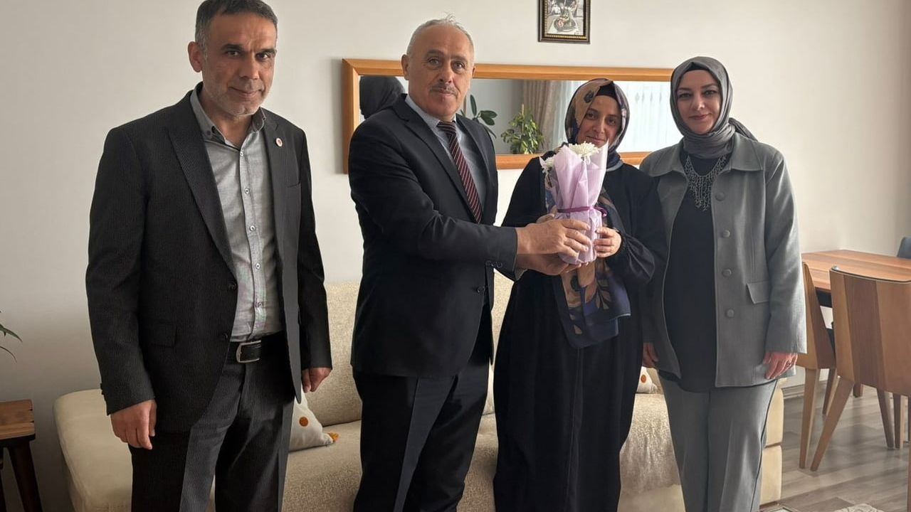 Bayburt’ta koruyucu ailelere Anneler Günü ziyareti: Emek ve sorumluluk vurgulandı