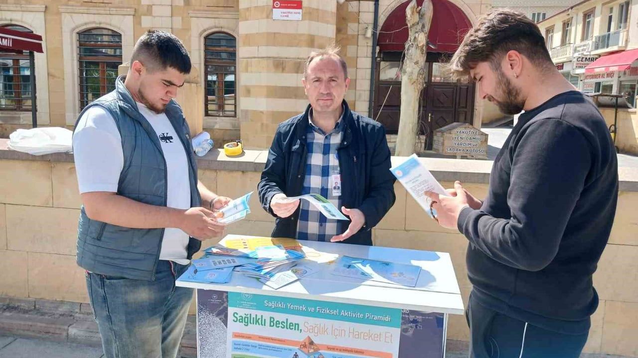 Bayburt'ta Kronik Hastalıklara Karşı Farkındalık Standı Açıldı