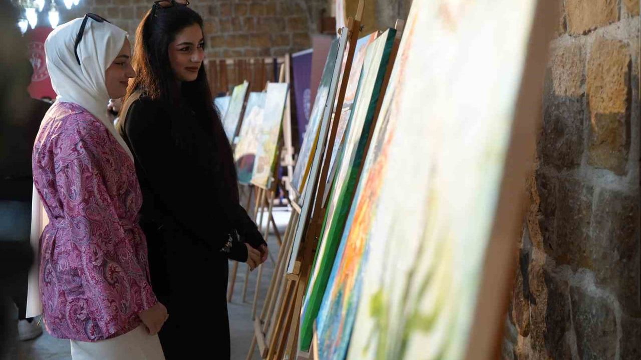 Bayburt’ta KYK öğrencilerinin el emeği sergisi Taşhan Sanat Galerisi’nde