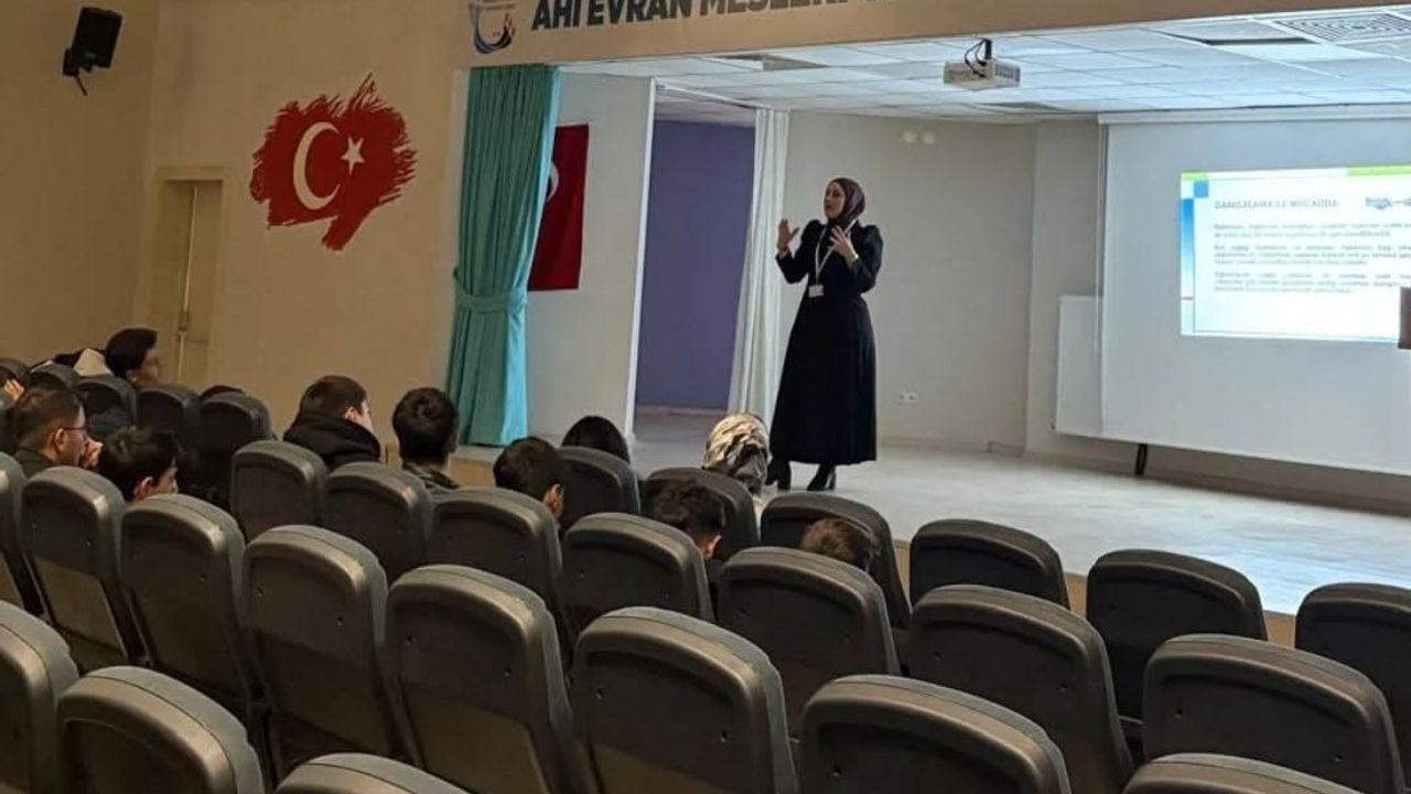 Bayburt’ta liselere yönelik ruh sağlığı ve damgalama eğitimleri verildi