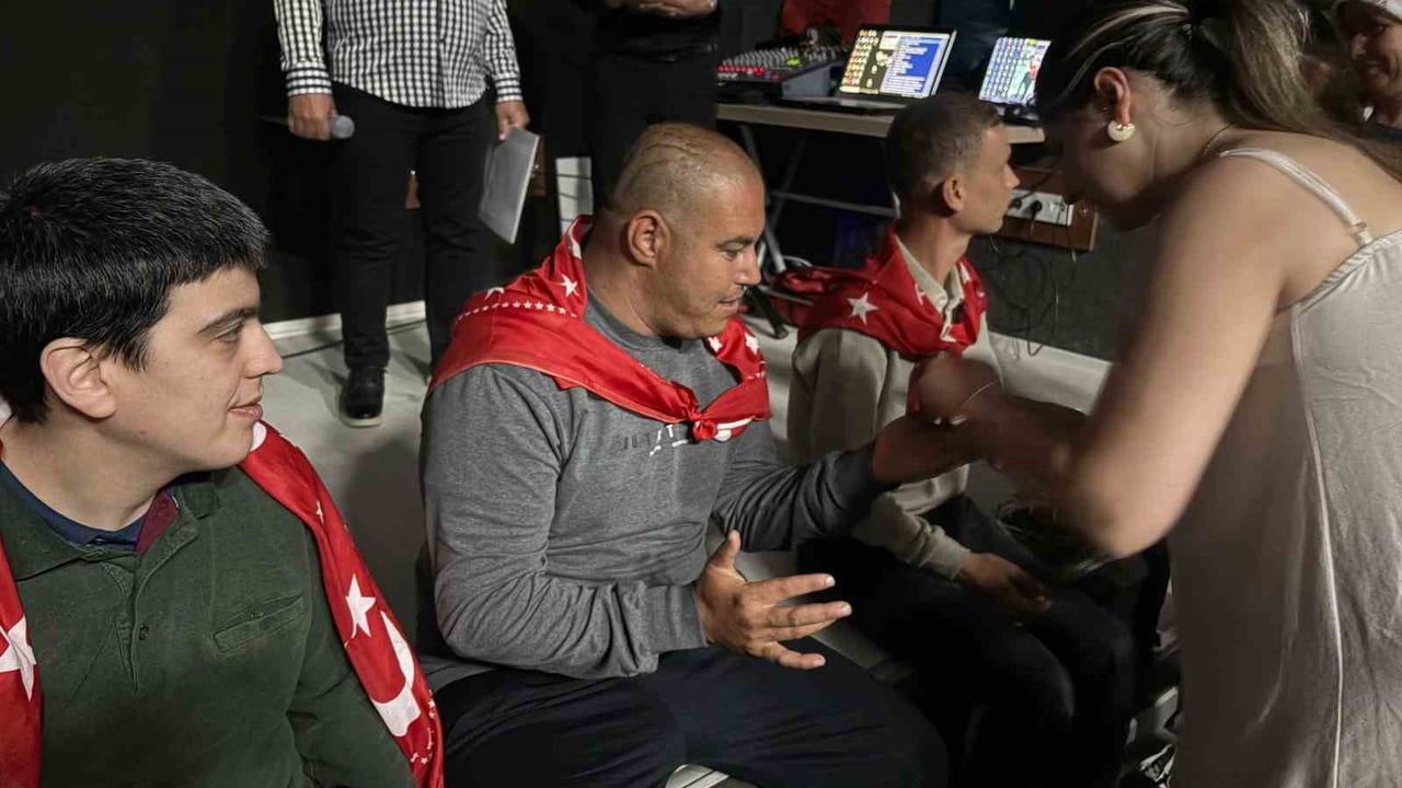 Bayındır’da temsili asker eğlencesi: Engelli bireyler askerlik heyecanını yaşadı