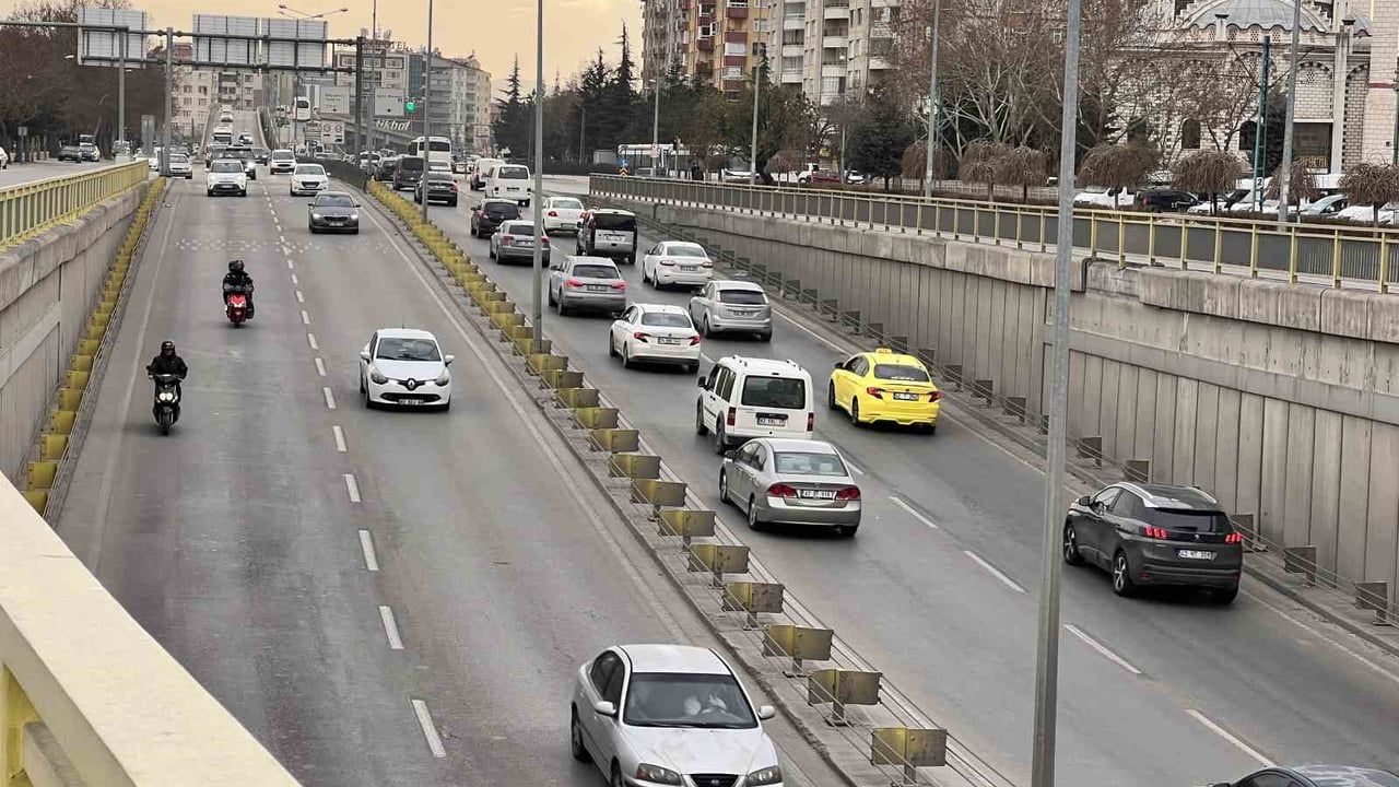Bayram Tatilinde Güvenli Sürüş: Uzmanlardan Araç Bakımı ve Lastik Uyarıları