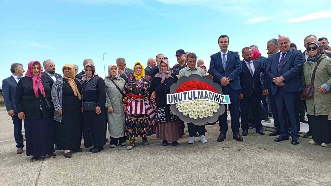 Beşikdüzü'nde 20 Mayıs 2000'deki deniz kazasında yaşamını yitiren 38 kişi anıldı