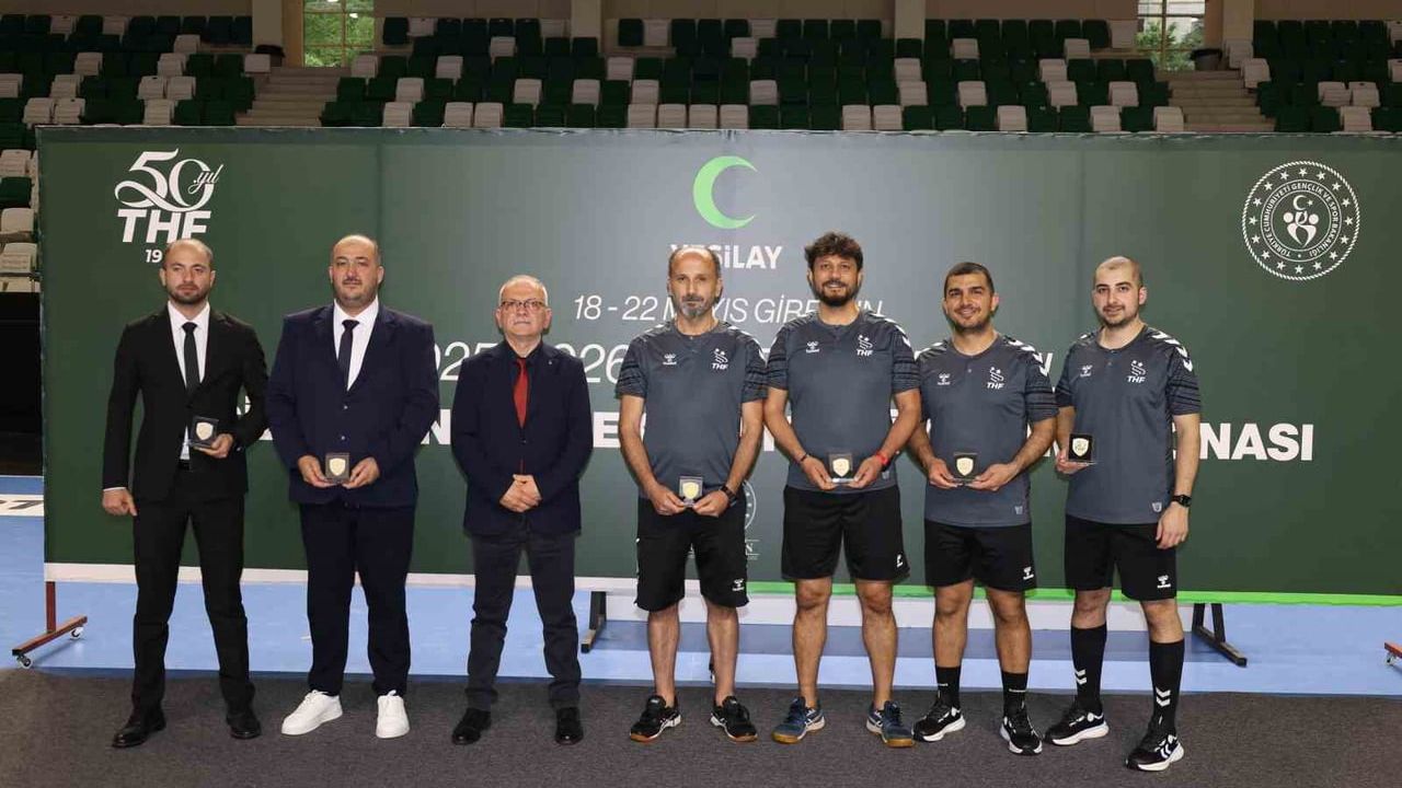 Beşiktaş, Giresun'da 2025-2026 Yeşilay Genç Erkekler Türkiye Hentbol Şampiyonası'nı 37-36 ile kazandı