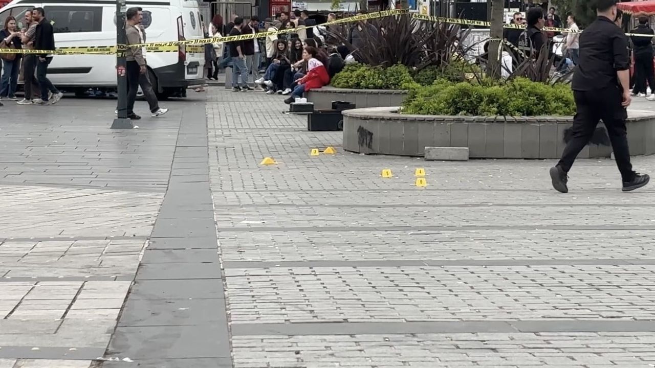 Beşiktaş İskelesi'nde Bıçaklı Kavga: 4 Kişi Yaralandı