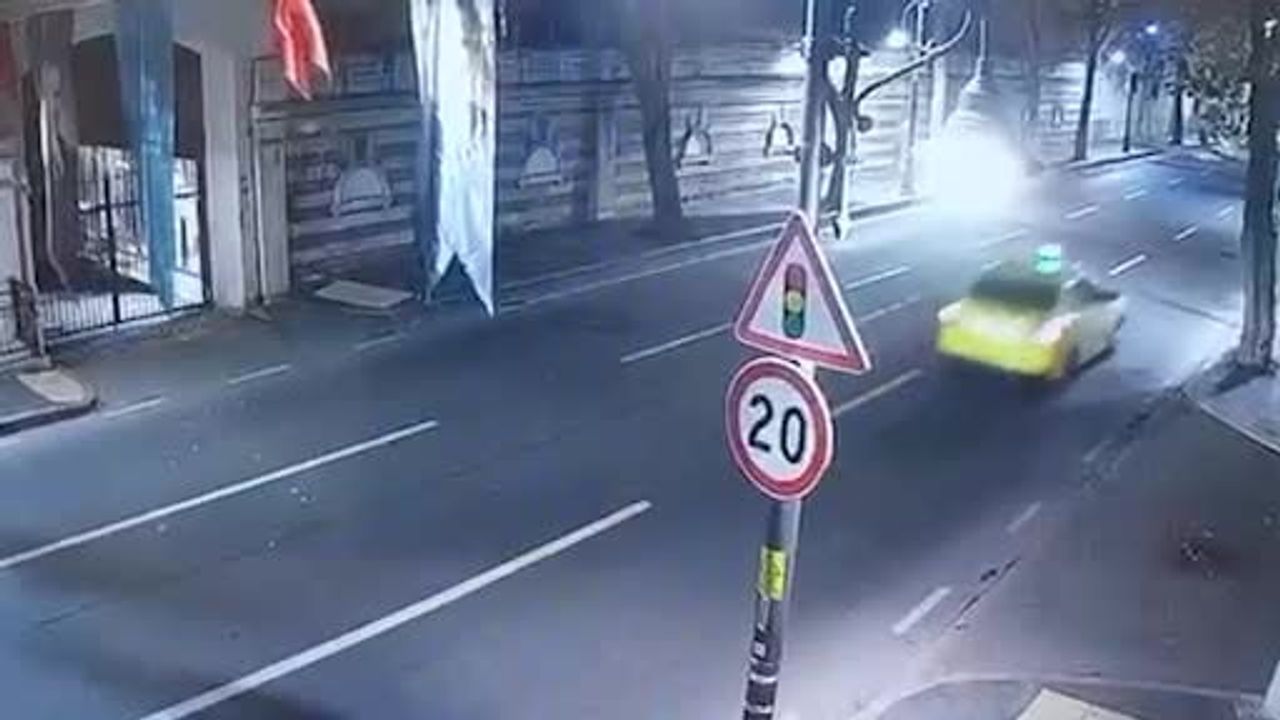 Beşiktaş'ta kafa kafaya çarpışma: 1 kişi hayatını kaybetti, 9 kişi yaralandı