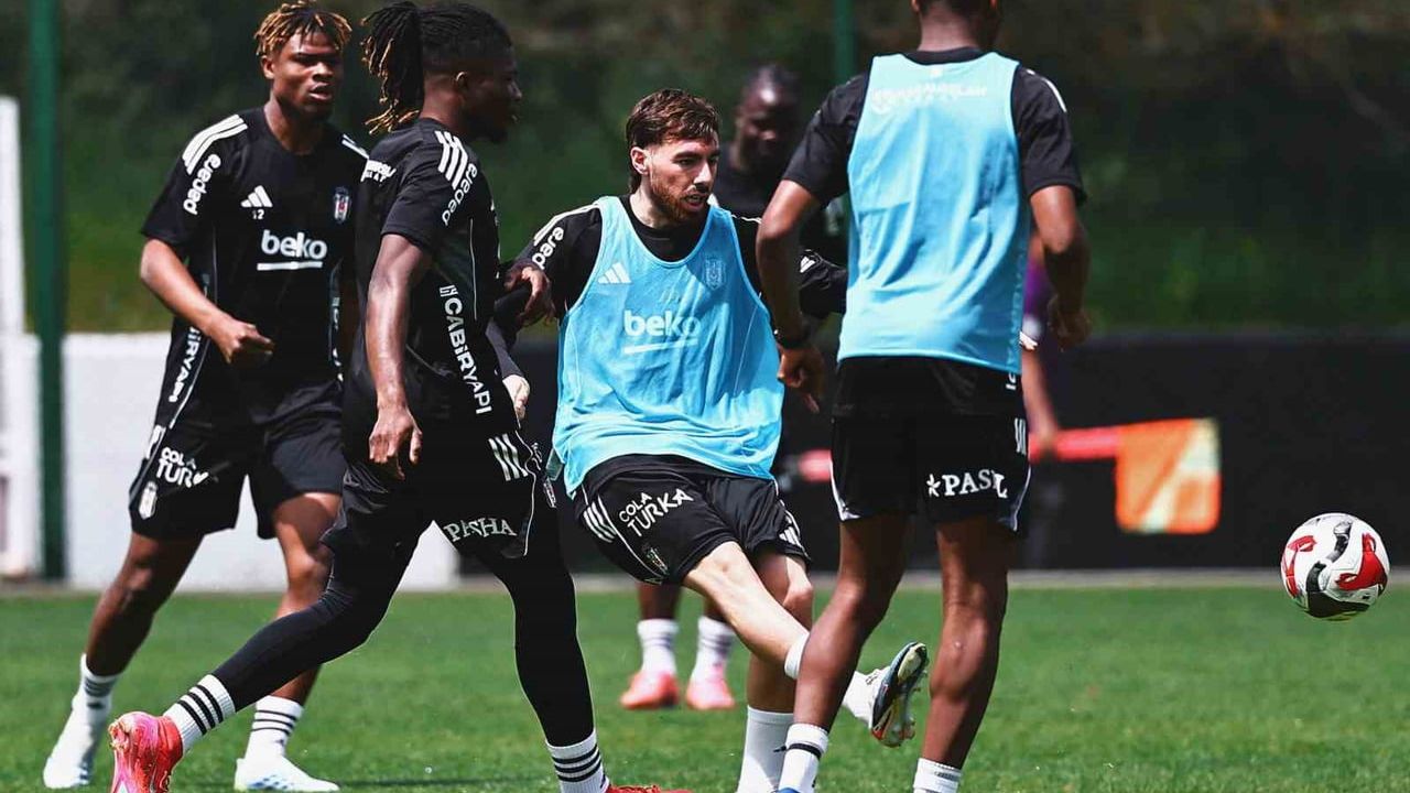 Beşiktaş, Trabzonspor maçının hazırlıklarını Nevzat Demir Tesisleri'nde tamamladı