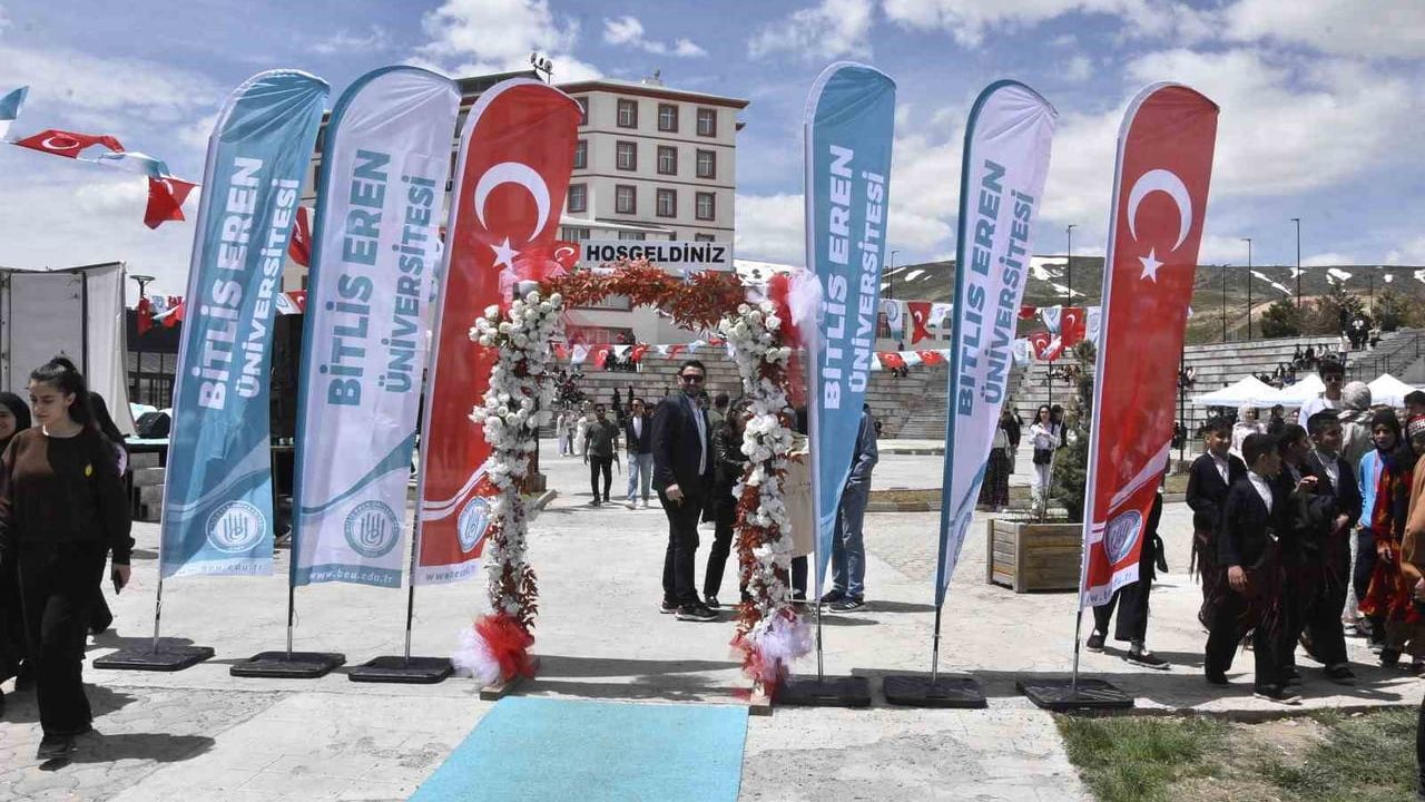 BEÜ'de Spor ve Kültür Şöleni: Panel, Konser ve Halaylarla Renkli Etkinlik