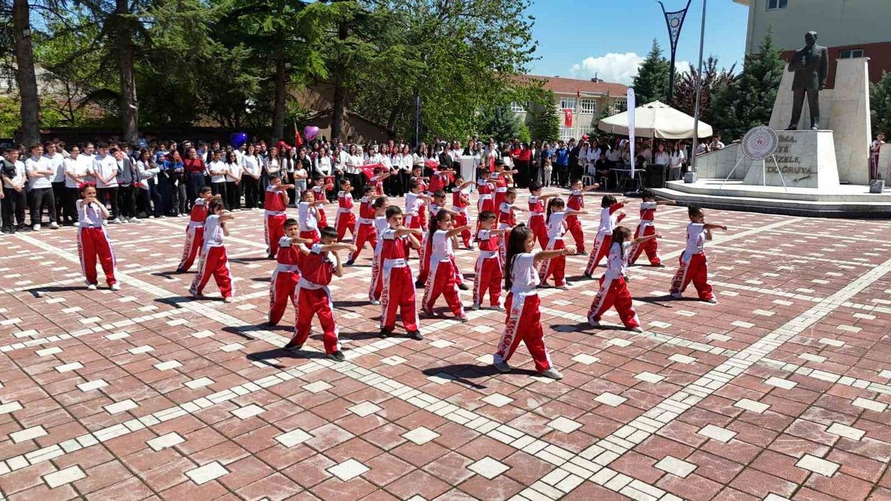 Beylikova'da 19 Mayıs Atatürk'ü Anma, Gençlik ve Spor Bayramı coşkuyla kutlandı