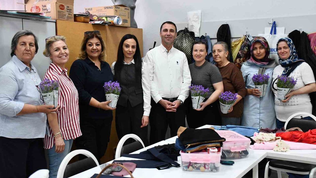 Beylikova'da Anneler Günü: Av. Hakan Karabacak ESMEK ve pazar ziyaretlerinde annelerle buluştu