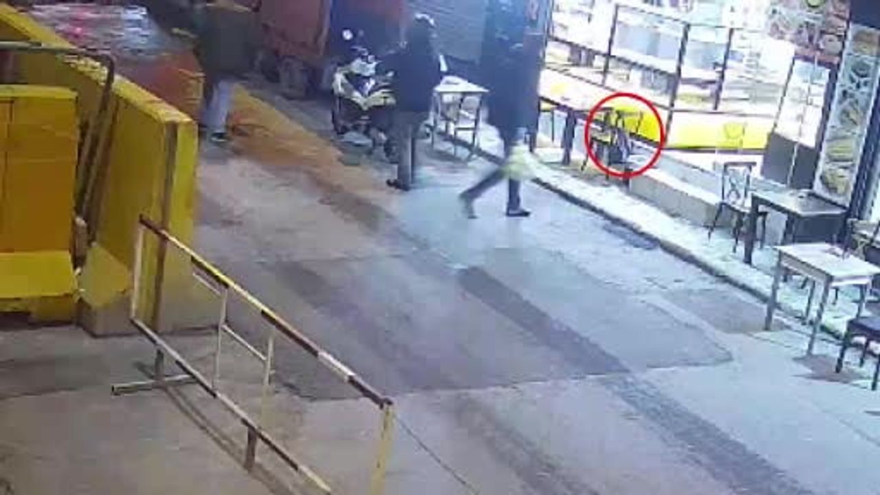 Beyoğlu Çukur Mahallesi’nde sandalyedeki çanta çalındı; şüpheli kısa sürede yakalandı