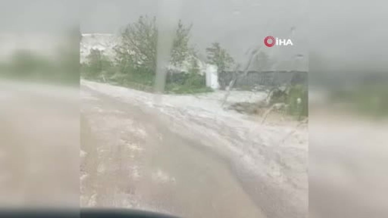 Beypazarı'nın yüksek kesimlerinde dolu yağışı hayatı olumsuz etkiledi