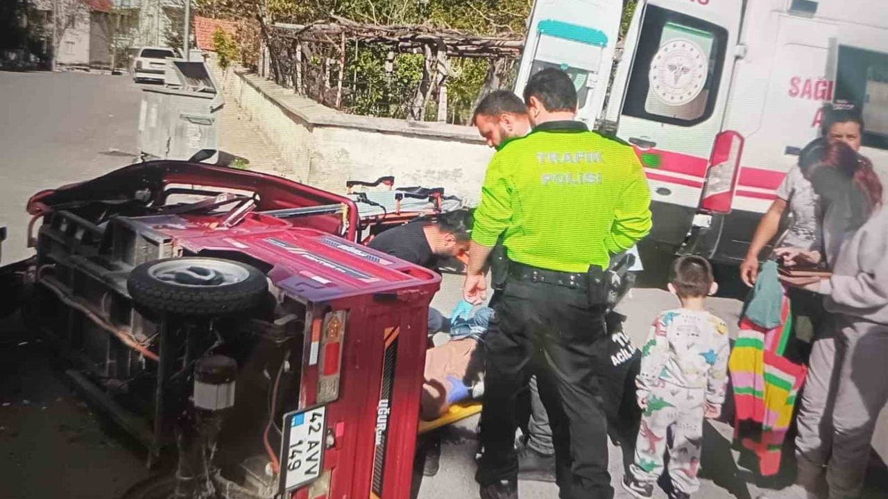 Beyşehir'de otomobil ile üç tekerlekli elektrikli motosiklet çarpıştı: 2 yaralı
