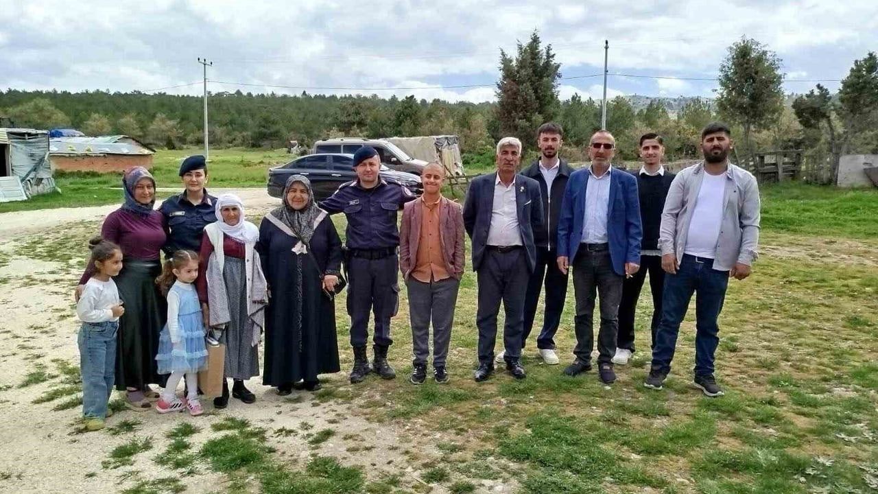 Bilecik Jandarmasından Şehit ve Özel İhtiyaçlı Annelere Anlamlı Ziyaret