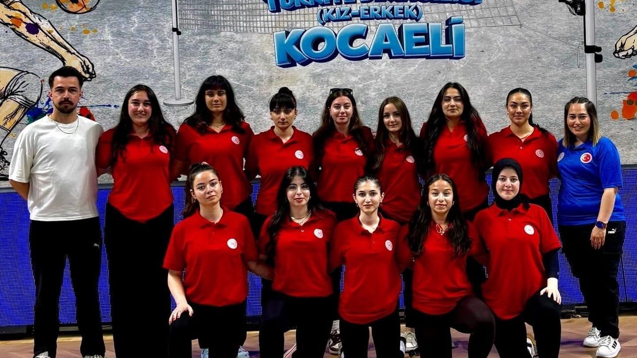 Bilecik Kız Voleybol Takımı YURTLİG Türkiye Yarı Finaline Yükseldi