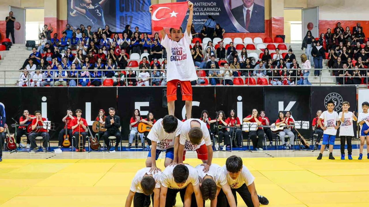 Bilecik'te 19 Mayıs Atatürk'ü Anma, Gençlik ve Spor Bayramı coşkuyla kutlandı
