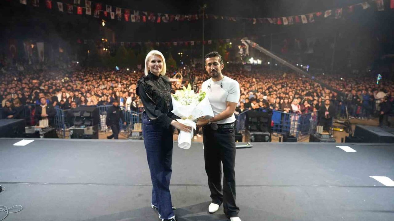 Bilecik'te 19 Mayıs coşkusu Gazapizm konseriyle zirveye ulaştı