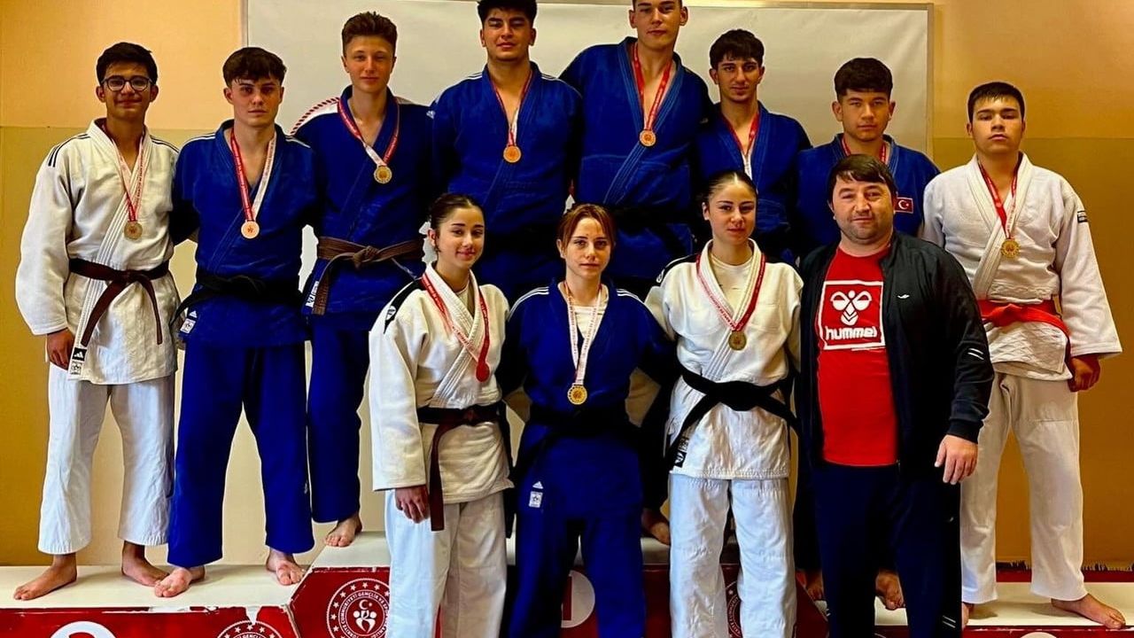 Bilecik'te 19 Mayıs Gençlik Haftası Judo Turnuvasında Madalyalar Sahiplerini Buldu
