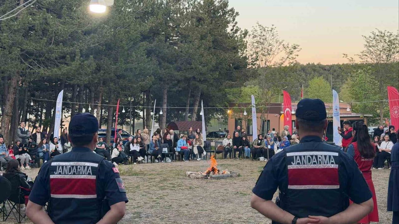 Bilecik'te 250 Üniversite Öğrencisinin Katılımıyla 'Gençlik Ateşi' Programı Düzenlendi