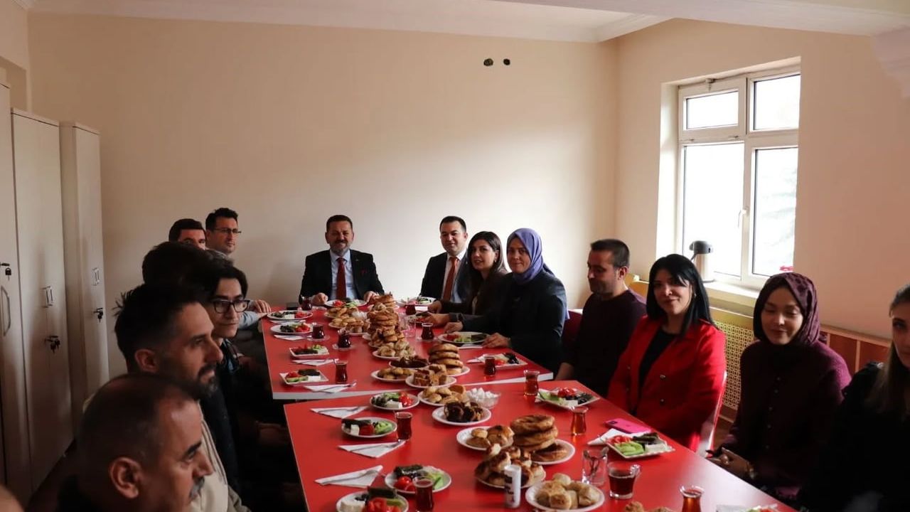 Bilecik’te Bozüyük SHM Personeliyle Toplantı: Hizmet Etkinliği ve Sahadaki Durumlar Ele Alındı