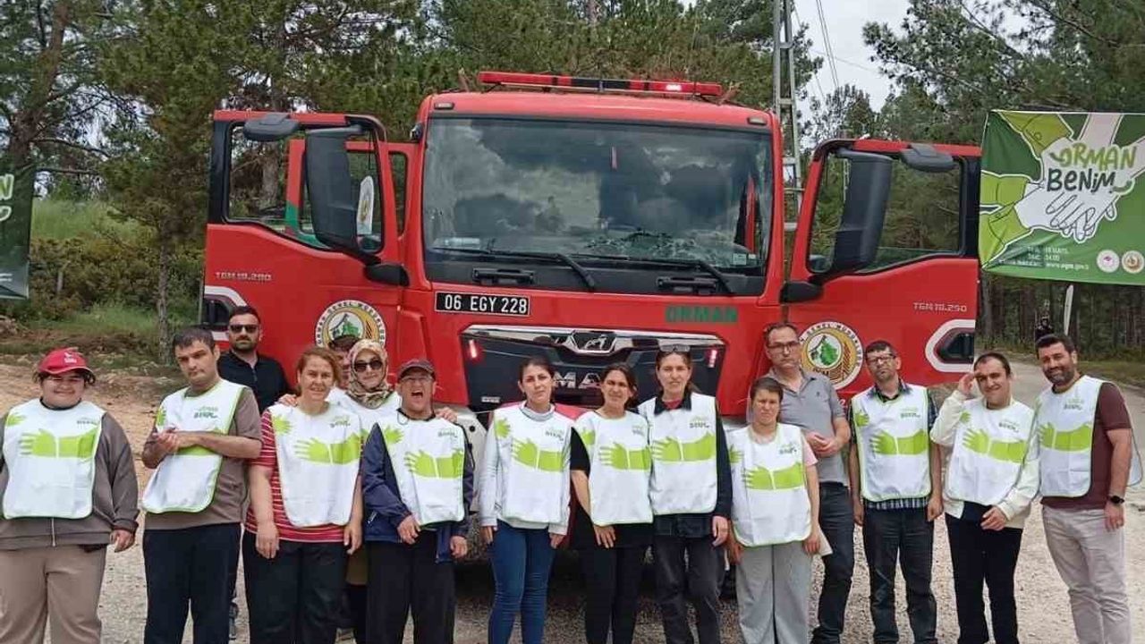 Bilecik'te gençler 'Orman Benim' etkinliğinde Kent Ormanı'nda çevre temizliği yaptı