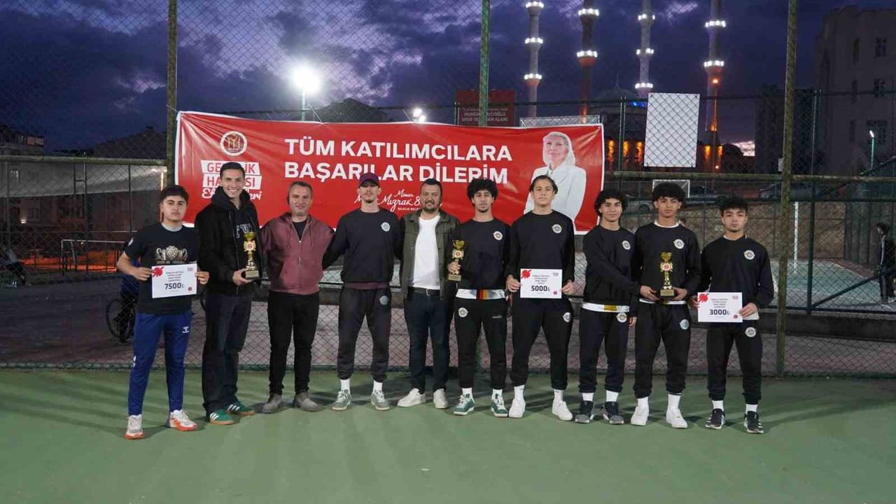 Bilecik’te Gençlik Haftası Turnuvaları Sona Erdi: Dereceye Girenlere Ödüller Verildi