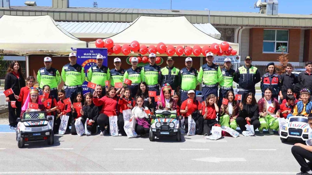 Bilecik'te Karayolu Trafik Haftası kapsamında 75 öğrenci uygulamalı trafik eğitimi aldı